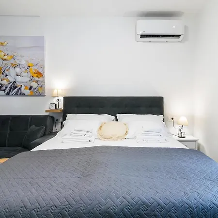 Mot Apartment